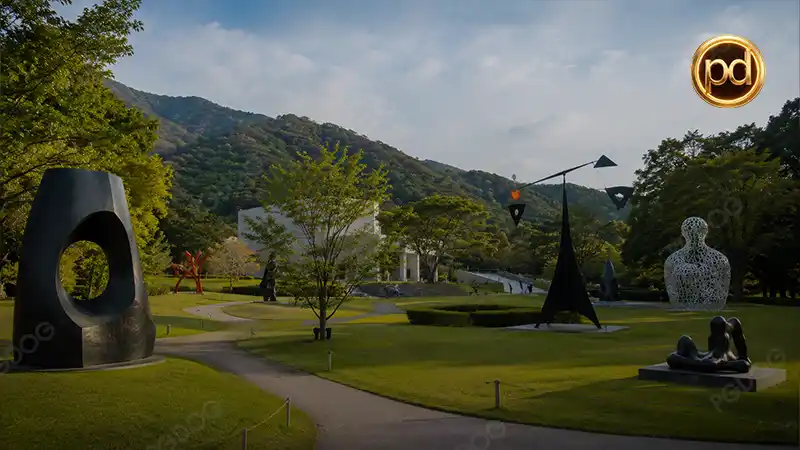สวนกลางแจ้งมีงานศิลปะประติมากรรม