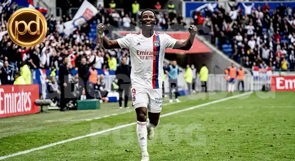 นักล่าตาข่าย Moussa Dembele